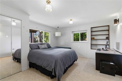 595 Ridgegrove Ave, Saanich, BC 