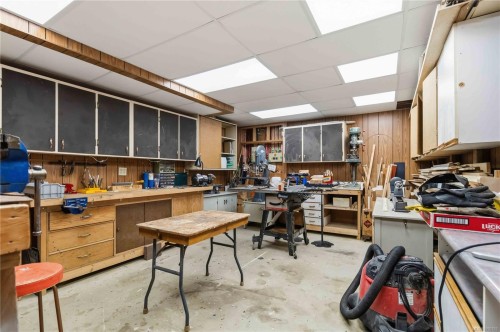 595 Ridgegrove Ave, Saanich, BC 