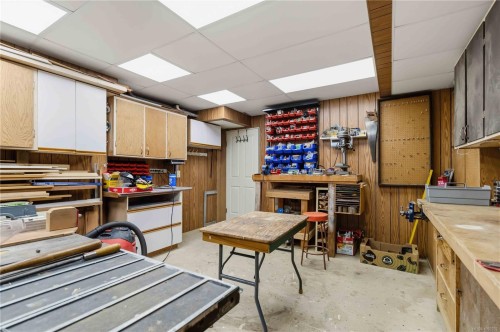 595 Ridgegrove Ave, Saanich, BC 