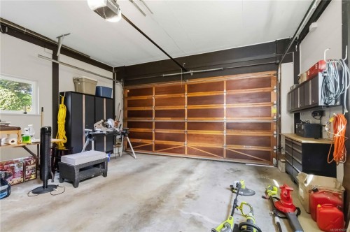 595 Ridgegrove Ave, Saanich, BC 