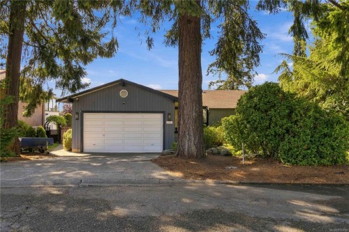 595 Ridgegrove Ave, Saanich, BC 