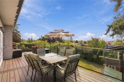 595 Ridgegrove Ave, Saanich, BC 