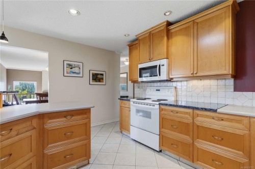 595 Ridgegrove Ave, Saanich, BC 
