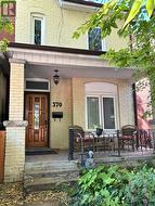 LOWER - 370 DELAWARE AVENUE Toronto, ON M6H 2T8