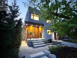 76 FERRIS ROAD Toronto, ON M4B 1G4