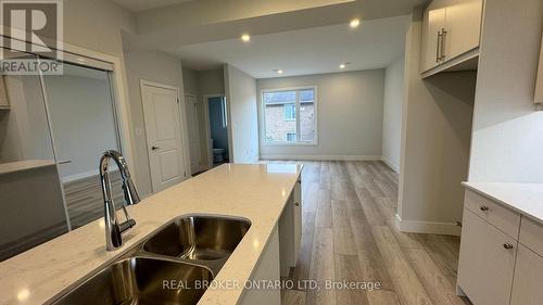 44 - 925 DEVERON CRESCENT , London South (South J), Ontario N5Z 5A4 5