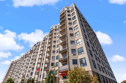 407-7680 Boul. Marie-Victorin  Brossard, QC J4W 3L2