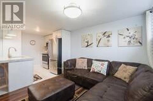 LOWER - 81 ERIE STREET , Toronto, Ontario M6L 2R1 2