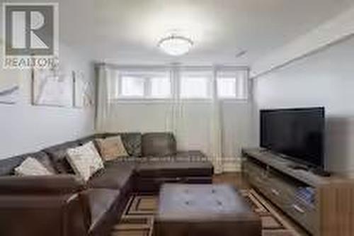 LOWER - 81 ERIE STREET , Toronto, Ontario M6L 2R1 3