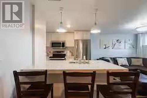 LOWER - 81 ERIE STREET , Toronto, Ontario M6L 2R1 4