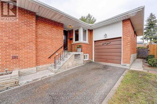 LOWER - 67 SASKATOON DRIVE , Toronto, Ontario M9P 2G1 2