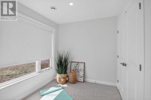 Main Floor Den - 77 Cherry Blossom Private, Ottawa, ON 