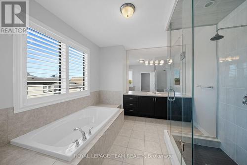 Primary Ensuite - 32 Escallonia Court, Ottawa, ON 