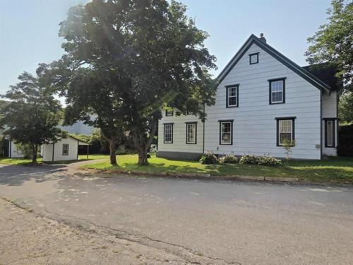 20 North Street, Lockeport, NS 