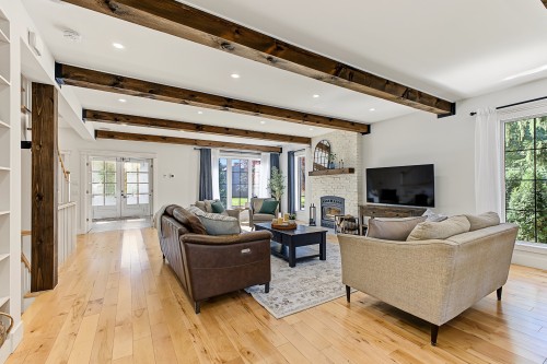 Living Room - 111 Rue Beaumont E., Saint-Bruno-De-Montarville, QC 