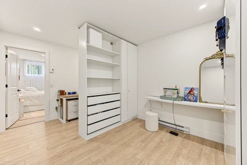 Closet - 111 Rue Beaumont E., Saint-Bruno-De-Montarville, QC 