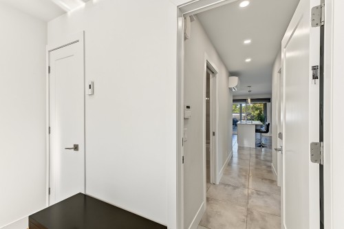Mud Room - 111 Rue Beaumont E., Saint-Bruno-De-Montarville, QC 