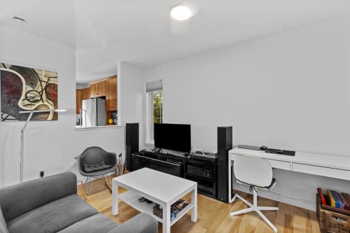 Living Room - 310 Rue Mary, Lachute, QC 