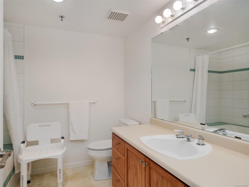 #325-3969 Shelbourne St, Saanich, BC 