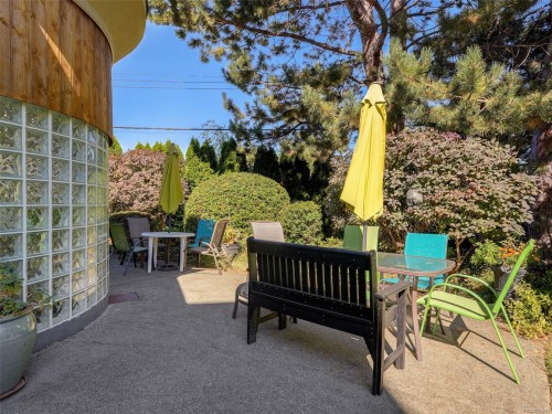 #325-3969 Shelbourne St, Saanich, BC 