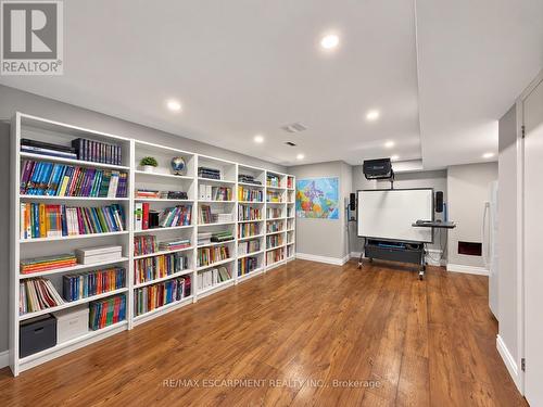 74 Davidson Boulevard, Hamilton, ON 