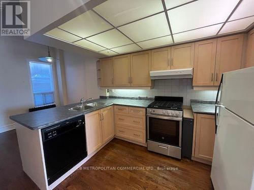 401 SPADINA AVENUE , Toronto, Ontario M5T 2G6 2