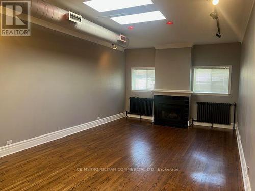 401 SPADINA AVENUE , Toronto, Ontario M5T 2G6 4