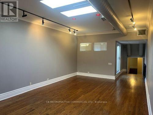 401 SPADINA AVENUE , Toronto, Ontario M5T 2G6 5