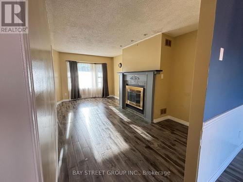 27 LINDSAY COURT , Barrie, Ontario L4M 6G5 5