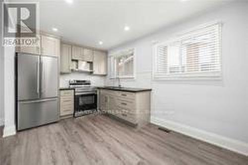 Kitchen - 1841 Sandgate Crescent, Mississauga, ON 