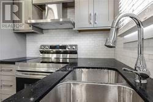 Kitchen - 1841 Sandgate Crescent, Mississauga, ON 