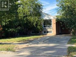 22 FOXCOTE CRESCENT Toronto, ON M9C 4B8