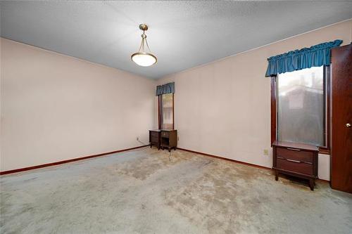 597 Headmaster Row, Winnipeg, MB 