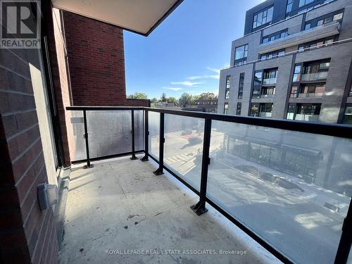 409 - 185 ALBERTA AVENUE , Toronto, Ontario M6C 1C5 3