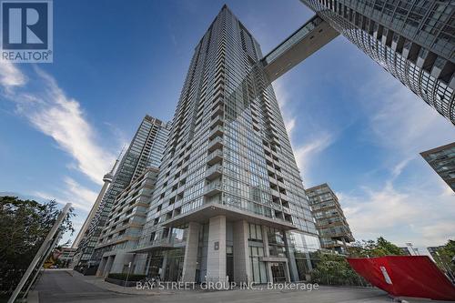 3206 - 15 ICEBOAT TERRACE , Toronto, Ontario M5V 4A5 2
