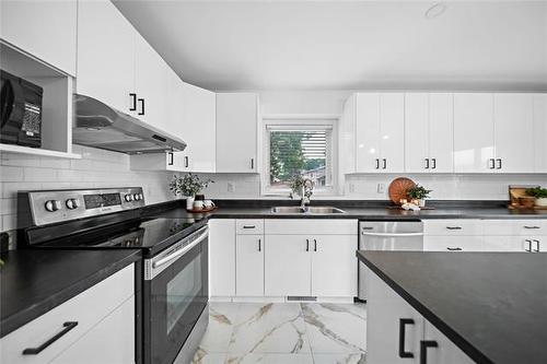 27 Chisholm Dr, Winnipeg, MB 