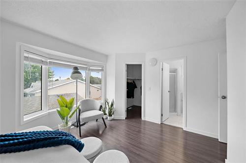 27 Chisholm Dr, Winnipeg, MB 