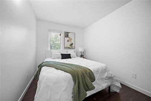 27 Chisholm Dr, Winnipeg, MB 