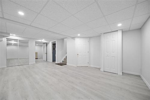 27 Chisholm Dr, Winnipeg, MB 