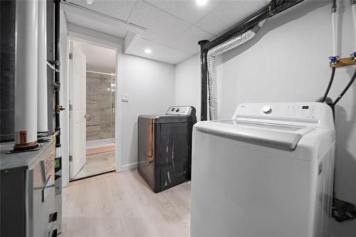 27 Chisholm Dr, Winnipeg, MB 