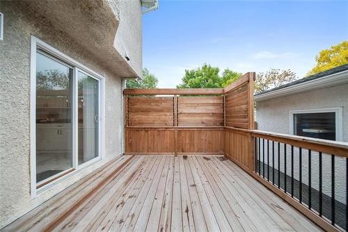 27 Chisholm Dr, Winnipeg, MB 