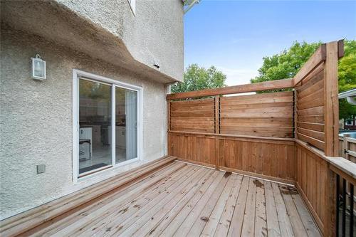 27 Chisholm Dr, Winnipeg, MB 