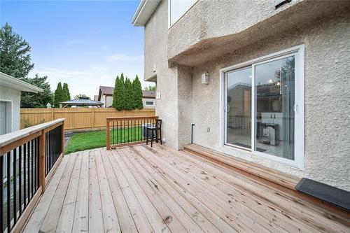 27 Chisholm Dr, Winnipeg, MB 