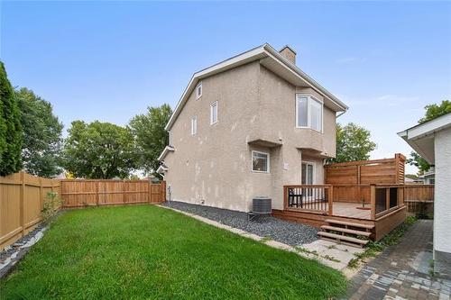 27 Chisholm Dr, Winnipeg, MB 