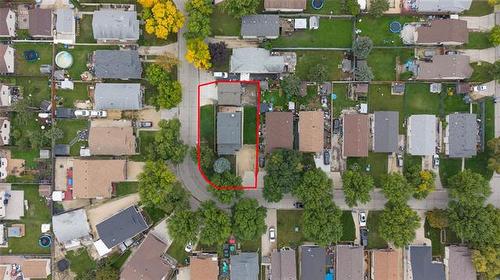 27 Chisholm Dr, Winnipeg, MB 