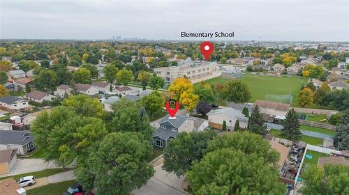 27 Chisholm Dr, Winnipeg, MB 