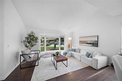 27 Chisholm Dr, Winnipeg, MB 