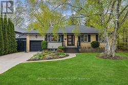 316 RIVER SIDE DRIVE  Oakville, ON L6K 3N4