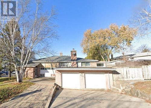 B - 737 BOTANY HILL CRESCENT , Newmarket, Ontario L3Y 3A7