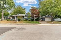 374 SPRUCE STREET Oakville, ON L6J 2H3
